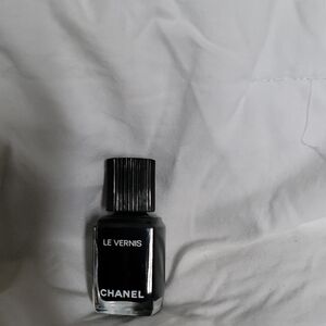CHANEL Black Le Vernis High-Gloss Nail Polish